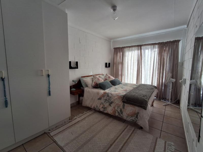 4 Bedroom Property for Sale in Britannia Bay Western Cape